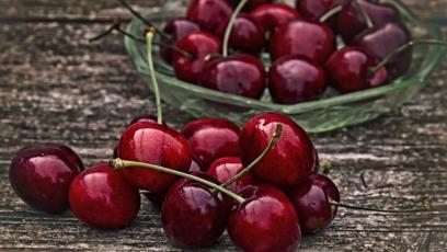 A bowl of cherries